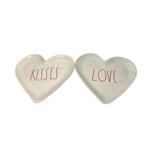 NWT RAE DUNN SET OF 2 HEARTH SHAPED TRAYS, KISSES, LOVE, FOOD TRAYS.